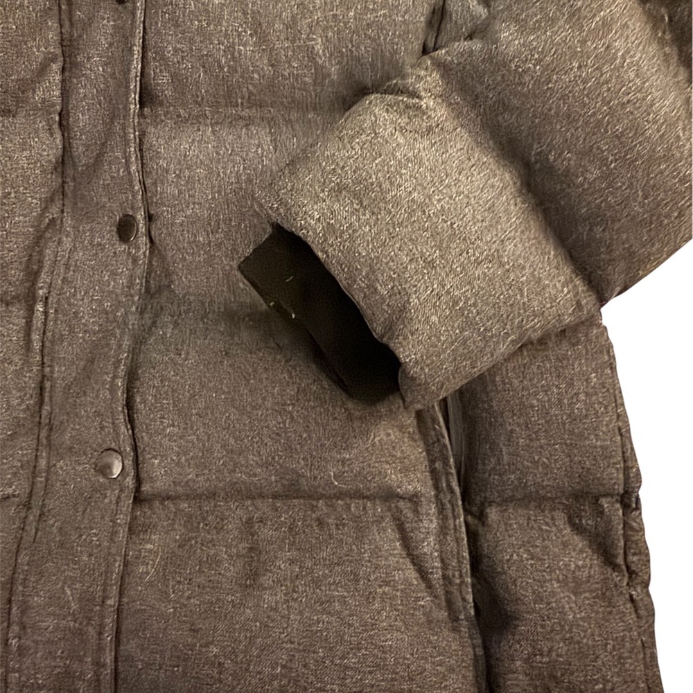Women’s Eddie Bauer down coat with fur trim hood. - Picture 6 of 9